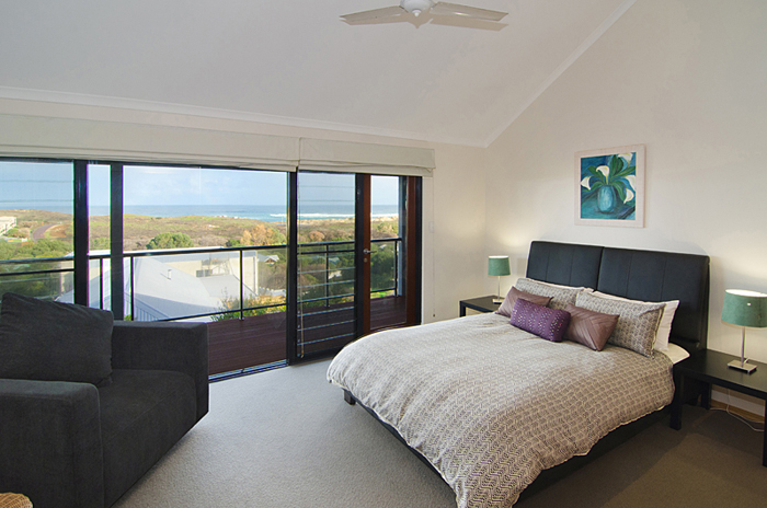 Margarets Beach Houses - Main Bedroom